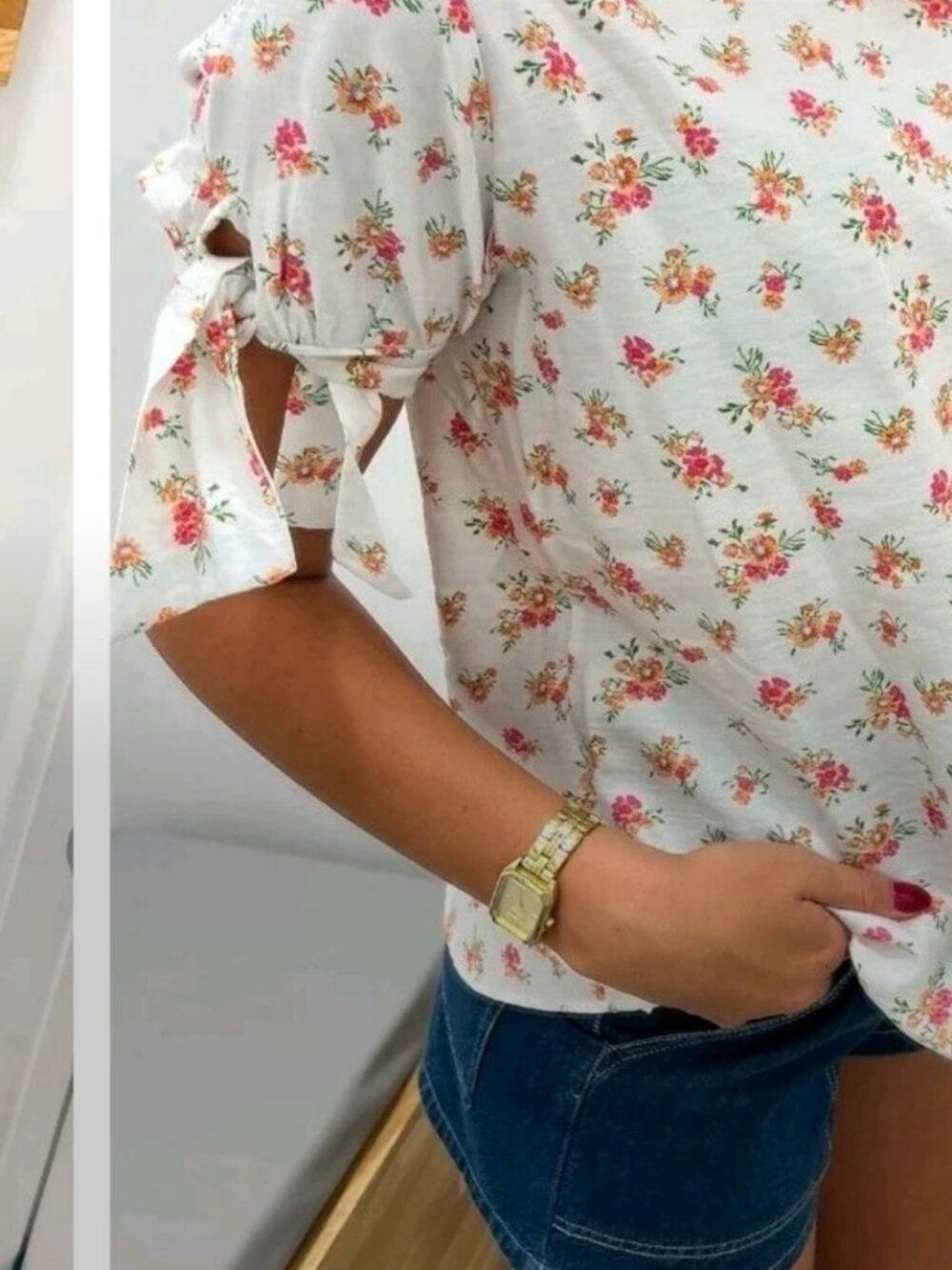 Size M Les Amis White Floral Tie Sleeve Top NWT